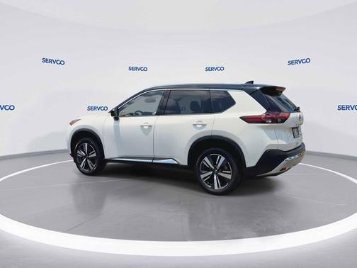 Pearl White Tricoat/Super Black 2023 Nissan Rogue Platinum