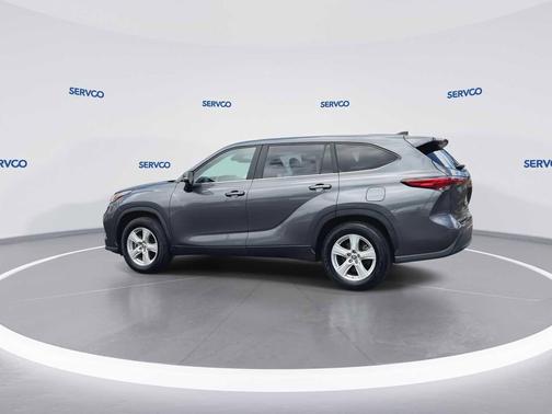 Magnetic Gray Metallic 2023 Toyota Highlander LE