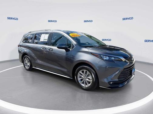 2025 Toyota Sienna XLE
