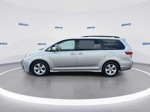 2020 Toyota Sienna LE