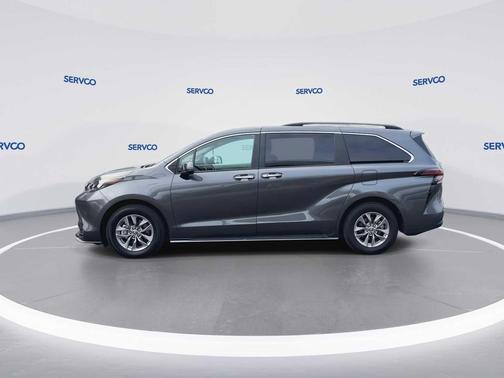 2025 Toyota Sienna XLE