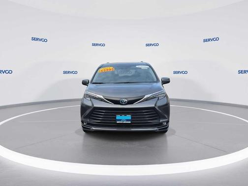 2025 Toyota Sienna XLE