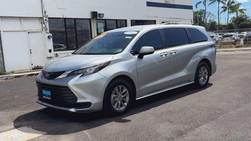 2025 Toyota Sienna LE