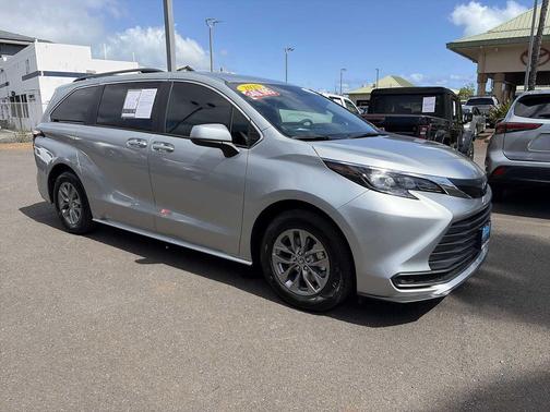 2025 Toyota Sienna LE