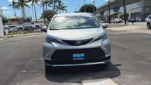 2025 Toyota Sienna LE