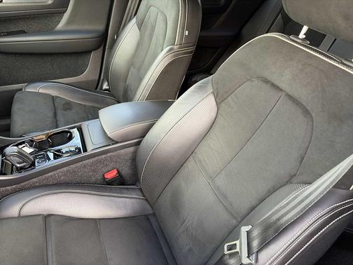 2021 Volvo XC40 T5 R-Design