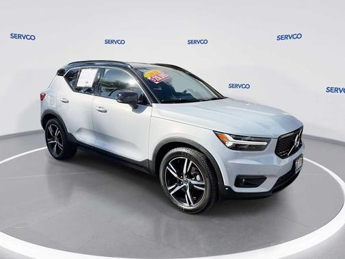 2021 Volvo XC40 T5 R-Design