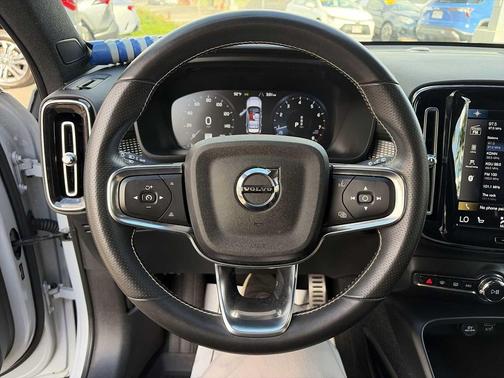 2021 Volvo XC40 T5 R-Design