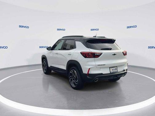 Iridescent Pearl Tricoat 2026 Chevrolet Trailblazer RS