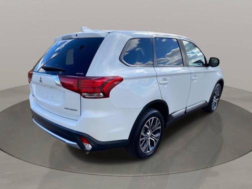 2018 Mitsubishi Outlander ES