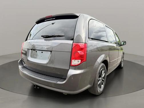 Granite Pearlcoat 2017 Dodge Grand Caravan SXT