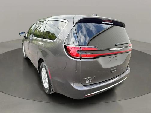 Granite Crystal Metallic Clearcoat 2023 Chrysler Pacifica Touring L