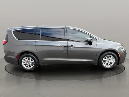 Granite Crystal Metallic Clearcoat 2023 Chrysler Pacifica Touring L