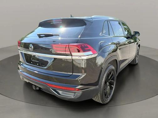 Deep Black Pearl 2023 Volkswagen Atlas Cross Sport 3.6L V6 SE w/Technology