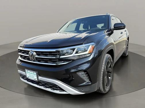 Deep Black Pearl 2023 Volkswagen Atlas Cross Sport 3.6L V6 SE w/Technology