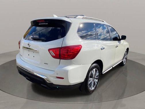 2019 Nissan Pathfinder S
