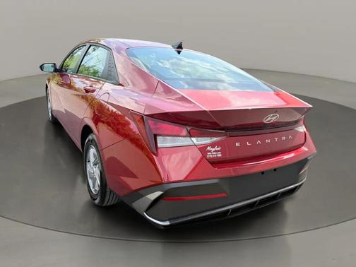 Ultimate Red 2025 Hyundai ELANTRA SE