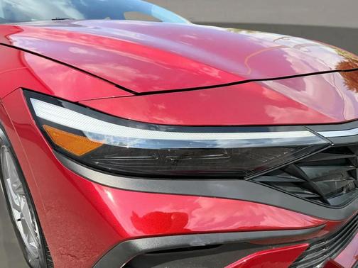 Ultimate Red 2025 Hyundai ELANTRA SE