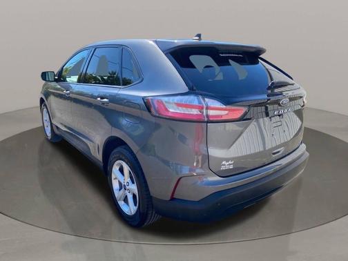 2021 Ford Edge SE