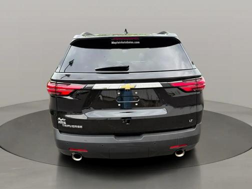 Mosaic Black Metallic 2022 Chevrolet Traverse LT Cloth