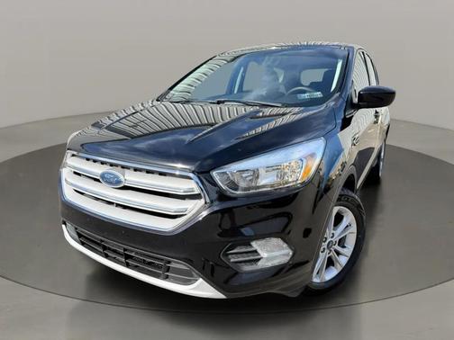 Agate Black Metallic 2019 Ford Escape SE