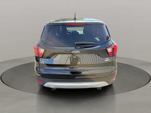 Agate Black Metallic 2019 Ford Escape SE