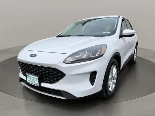 White 2021 Ford Escape SE