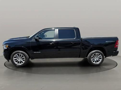 Diamond Black Crystal Pearl Coat 2022 RAM 1500 Laramie
