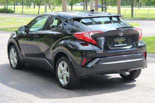 2022 Toyota C-HR XLE
