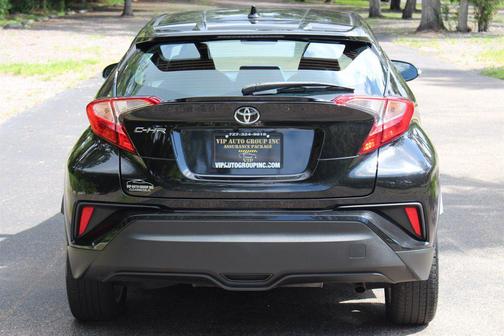 2022 Toyota C-HR XLE