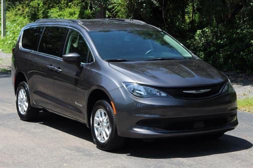 2021 Chrysler Voyager LXI