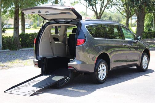 2021 Chrysler Voyager LXI