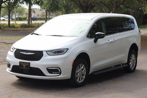 White 2024 Chrysler Pacifica Touring L