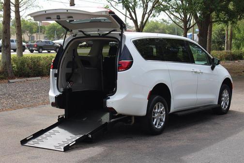 White 2024 Chrysler Pacifica Touring L