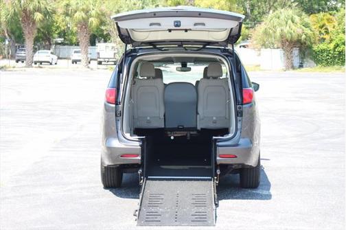 2021 Chrysler Voyager LXI