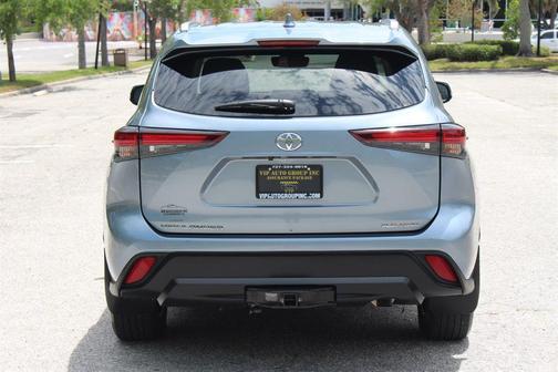 Blue 2024 Toyota Highlander XLE