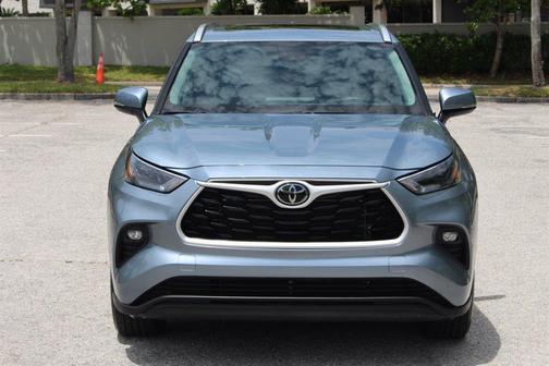 Blue 2024 Toyota Highlander XLE