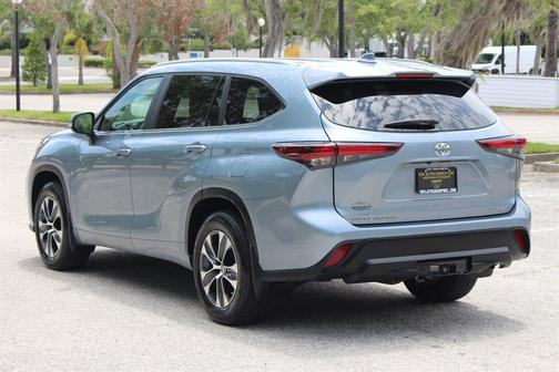 Blue 2024 Toyota Highlander XLE