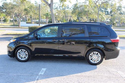 2015 Toyota Sienna XLE