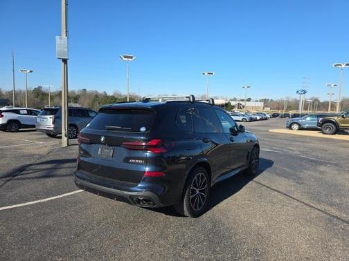 2025 BMW X5 M60i