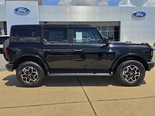 Shadow Black 2026 Ford Bronco Outer Banks