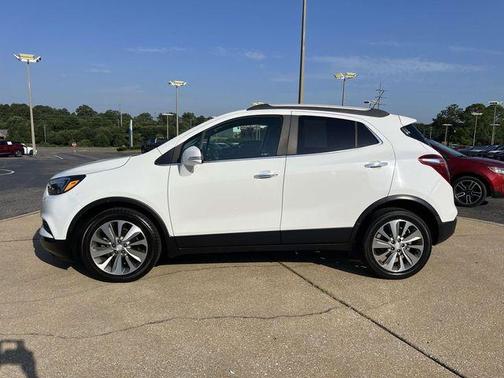 Summit White 2017 Buick Encore Preferred