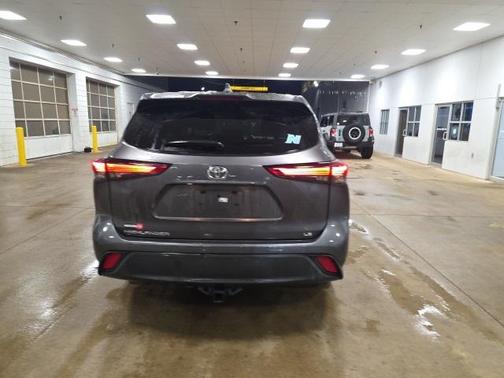 2021 Toyota Highlander LE