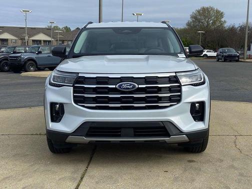 White Metallic 2026 Ford Explorer Active