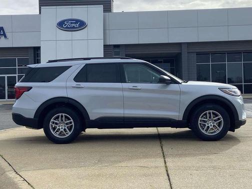 White Metallic 2026 Ford Explorer Active