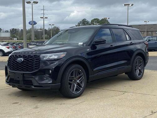 Black Metallic 2026 Ford Explorer ST-Line