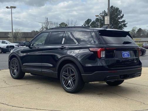 Black Metallic 2026 Ford Explorer ST-Line