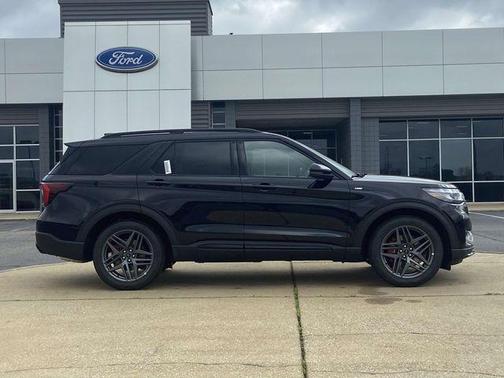 Black Metallic 2026 Ford Explorer ST-Line