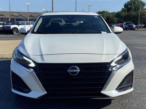 White 2024 Nissan Altima 2.5 SV