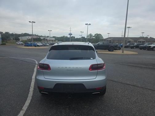 2018 Porsche Macan Base